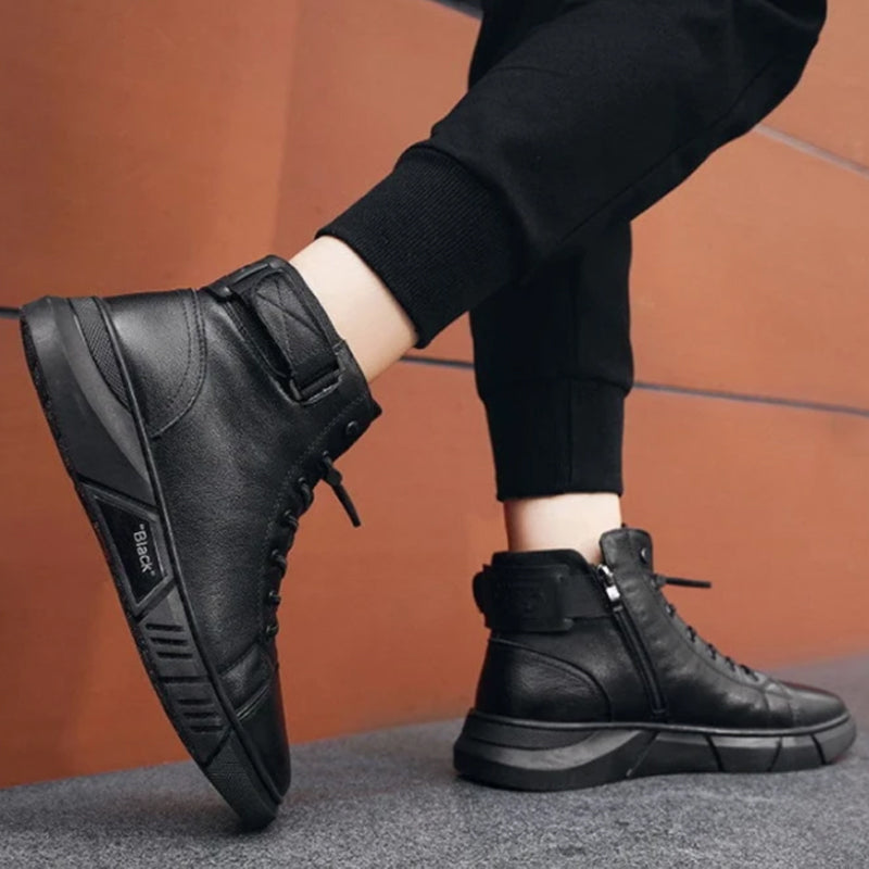 Black boots in warm leather | Zersly™