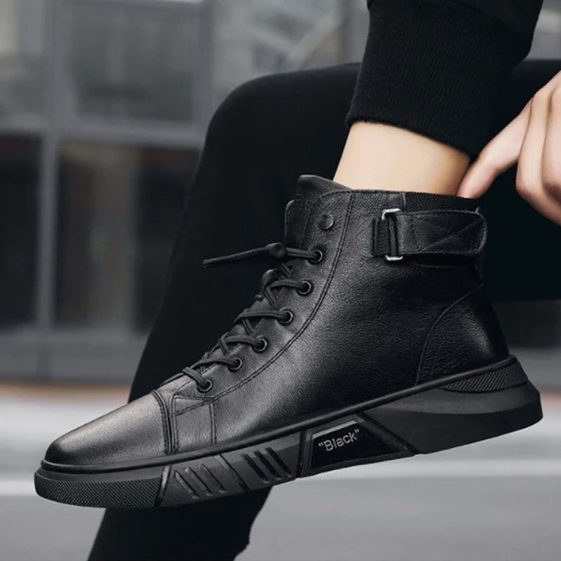 Black boots in warm leather | Zersly™