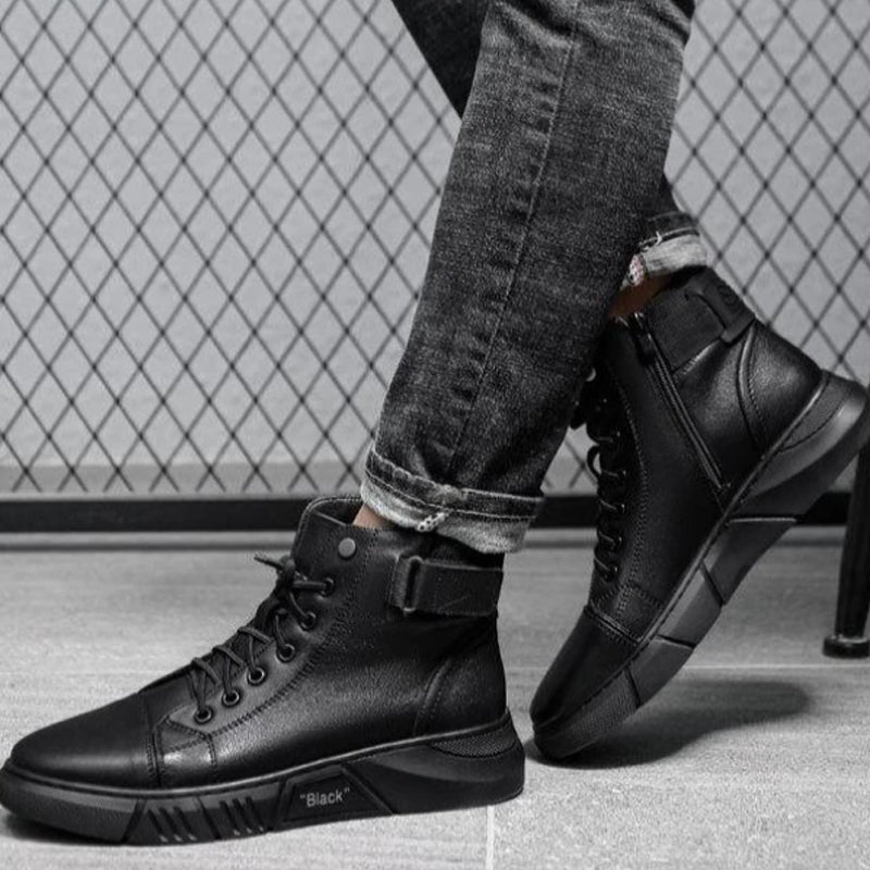 Black boots in warm leather | Zersly™