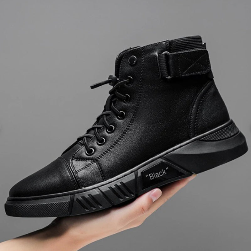 Black boots in warm leather | Zersly™