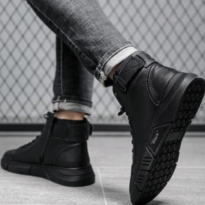 Black boots in warm leather | Zersly™