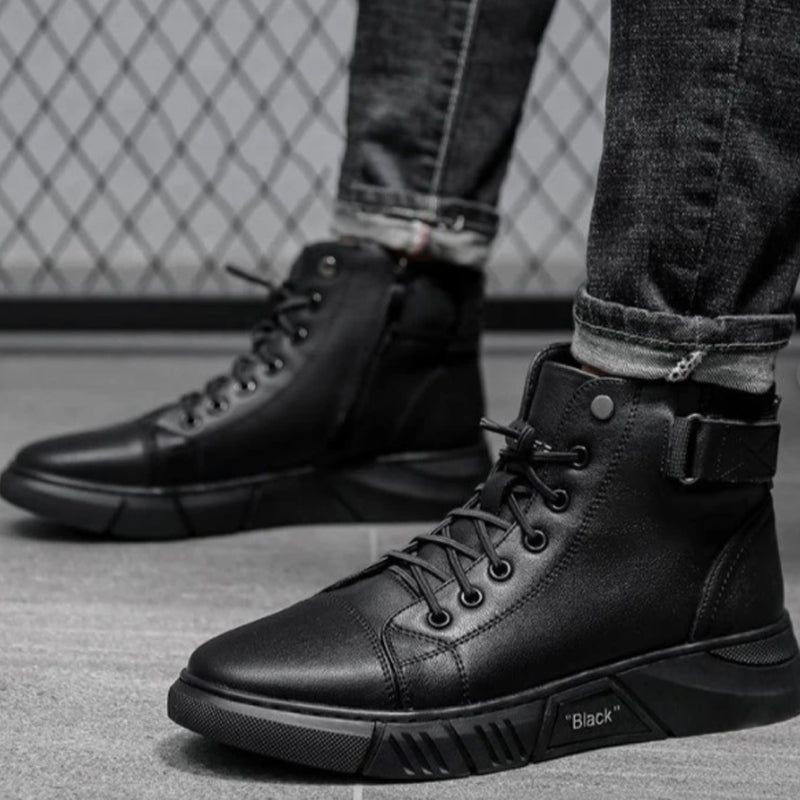 Black boots in warm leather | Zersly™