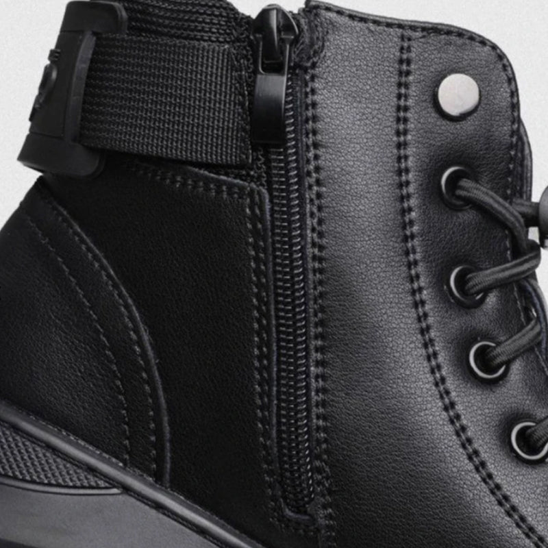 Black boots in warm leather | Zersly™